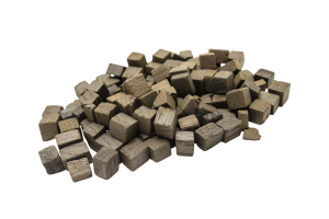 Щепа дубовая (кубики), сильный обжиг, 500 г.